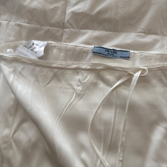 NEW WITH TAGS PRADA SILK EMBROIDERED SKIRT P109W S OOO 15ZC F0009 - Picture 7 of 8